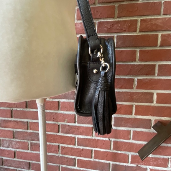 •Isabella Fiore Leather Suede Black And White Tribal Print Zip Crossbody NWT - Picture 5 of 16